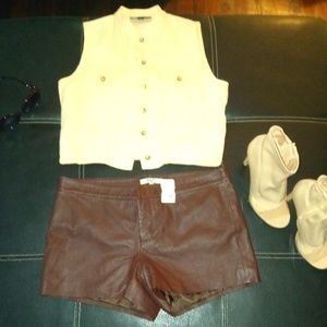 TRENDY LEATHER SHORTS